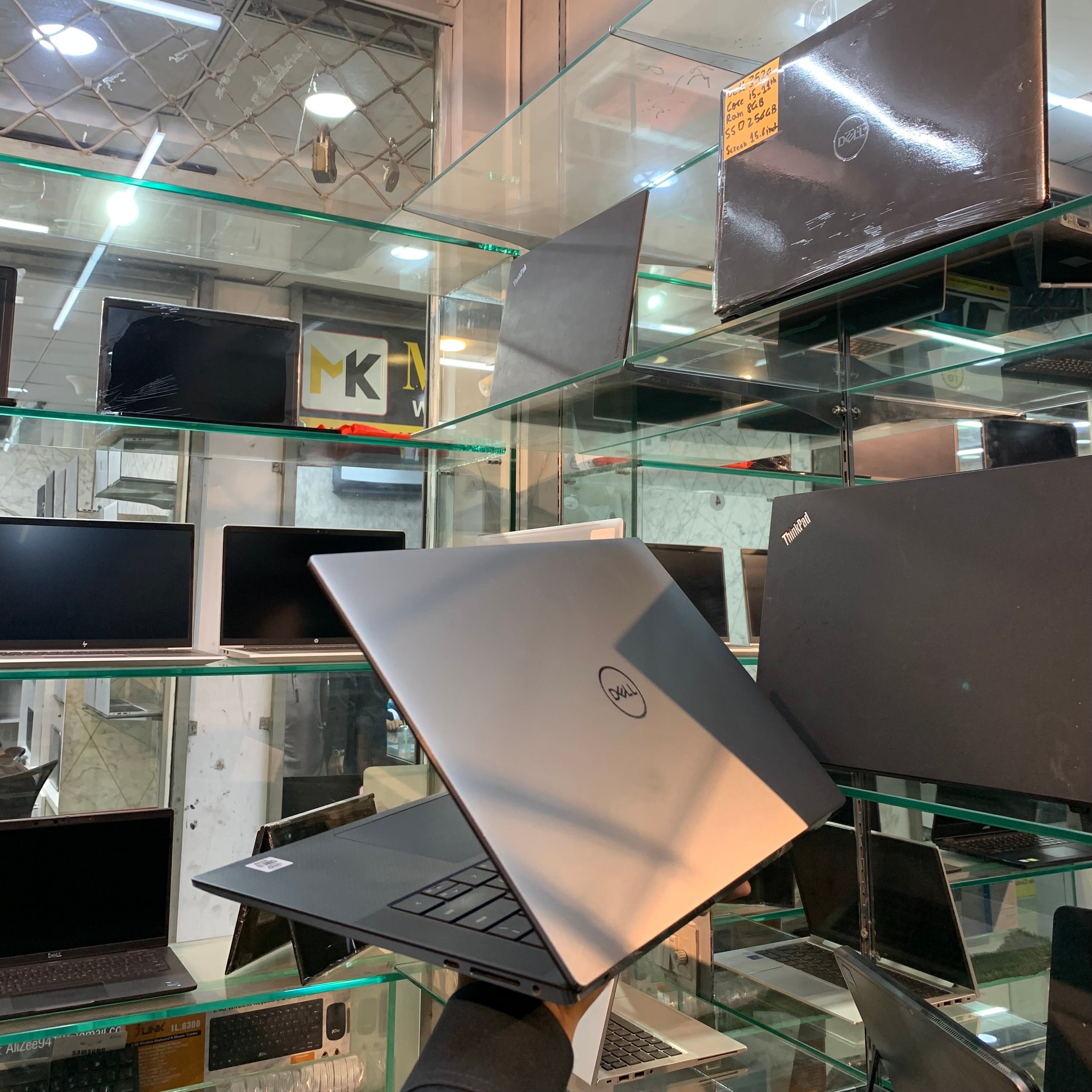Dell Precision 5550 | Intel Core i7-10750H 10th Generation 2.6GHz Quad-Core | 16GB DDR4 | 512GB NVMe SSD |NVIDIA Quadro T2000 Max Q Design 4GB | 15.6" FHD IPS Anti-Glare | Thunderbolt 4 | Backlit Keyboard
