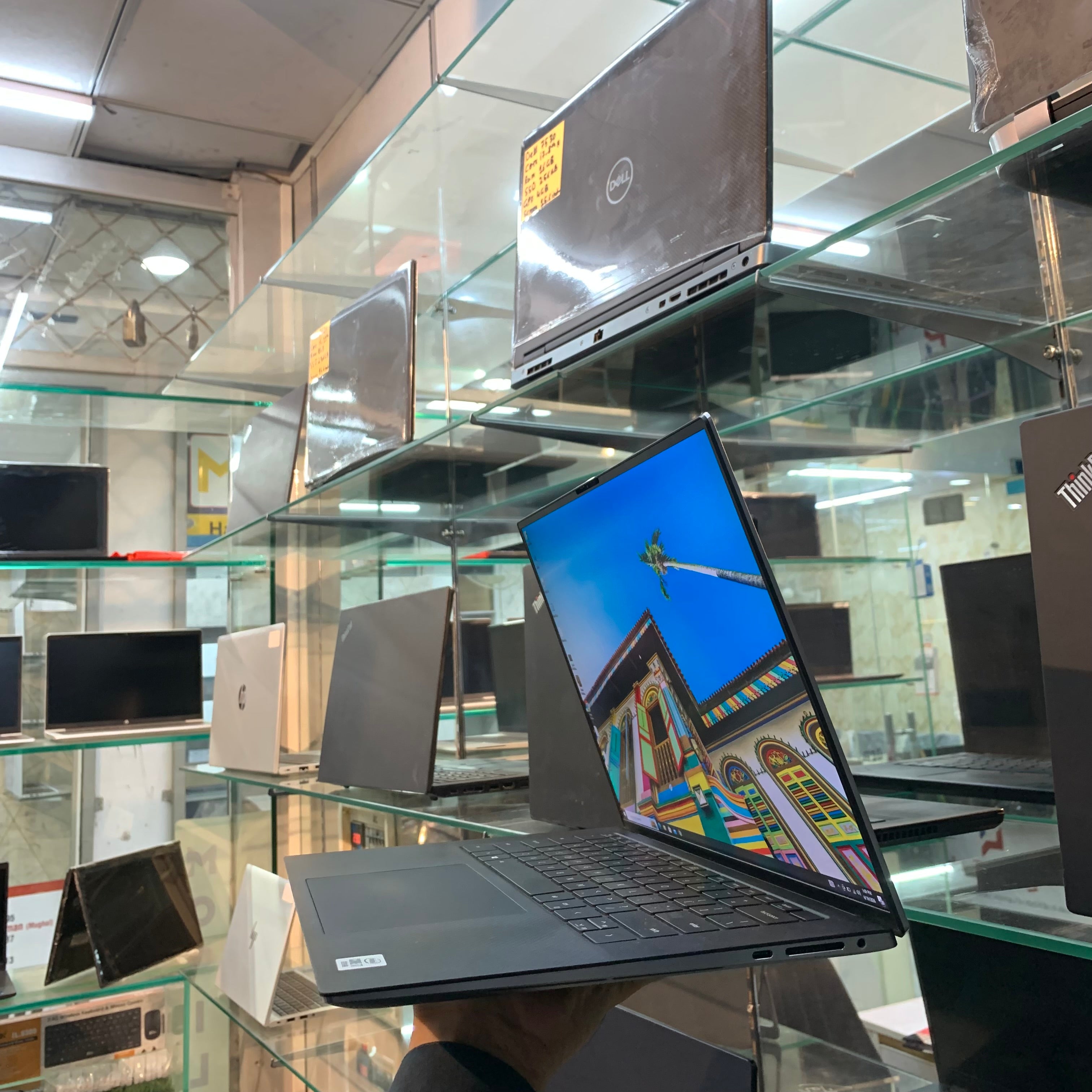 Dell Precision 5570 | Intel Core i7-12700H 12th Generation 2.3GHz 14-Core | 16GB DDR5 | 512GB NVMe SSD |NVIDIA RTX A4000 8GB | 15.6" FHD IPS Anti-Glare | Thunderbolt 4 | Backlit Keyboard