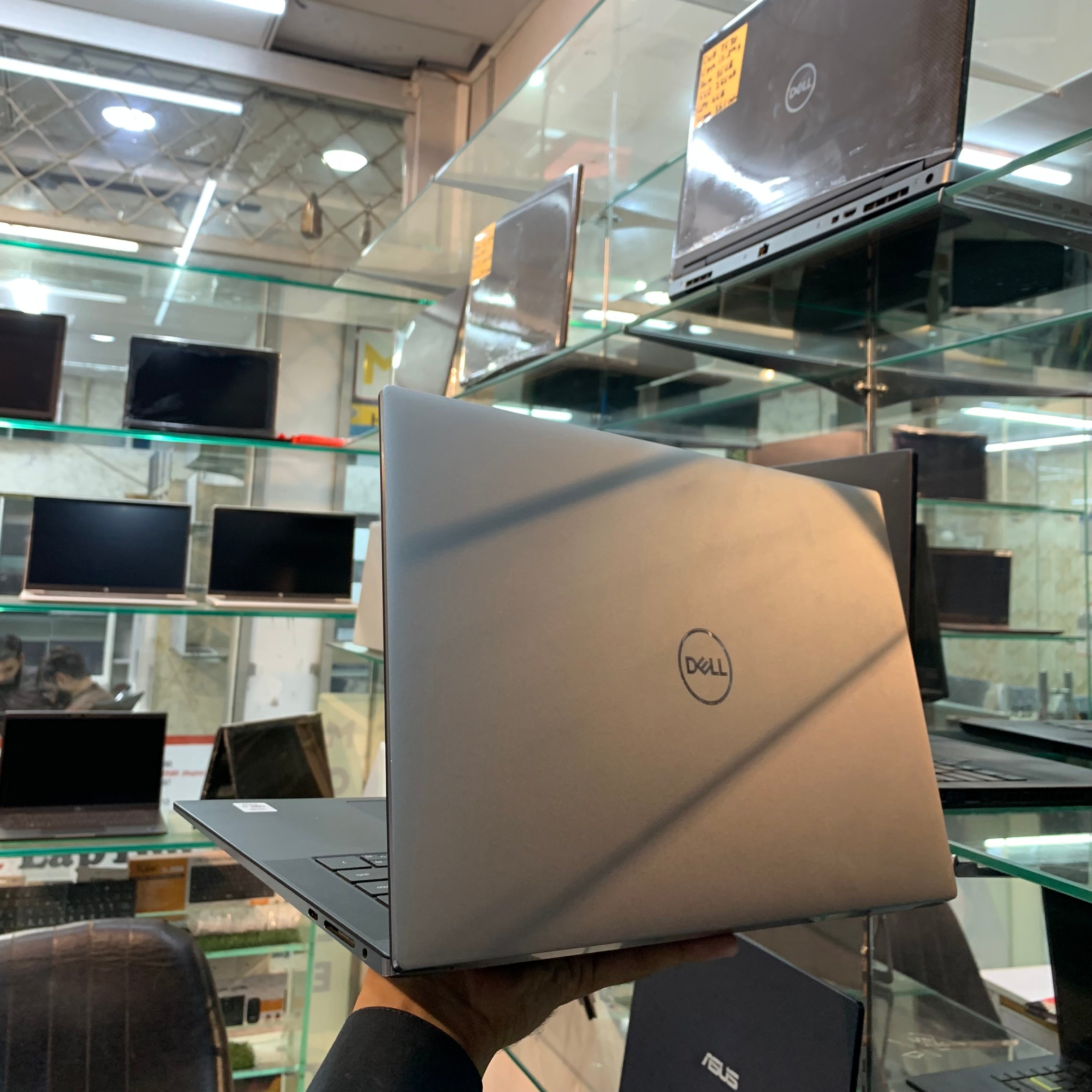 Dell Precision 5570 | Intel Core i7-12700H 12th Generation 2.3GHz 14-Core | 16GB DDR5 | 512GB NVMe SSD |NVIDIA RTX A4000 8GB | 15.6" FHD IPS Anti-Glare | Thunderbolt 4 | Backlit Keyboard