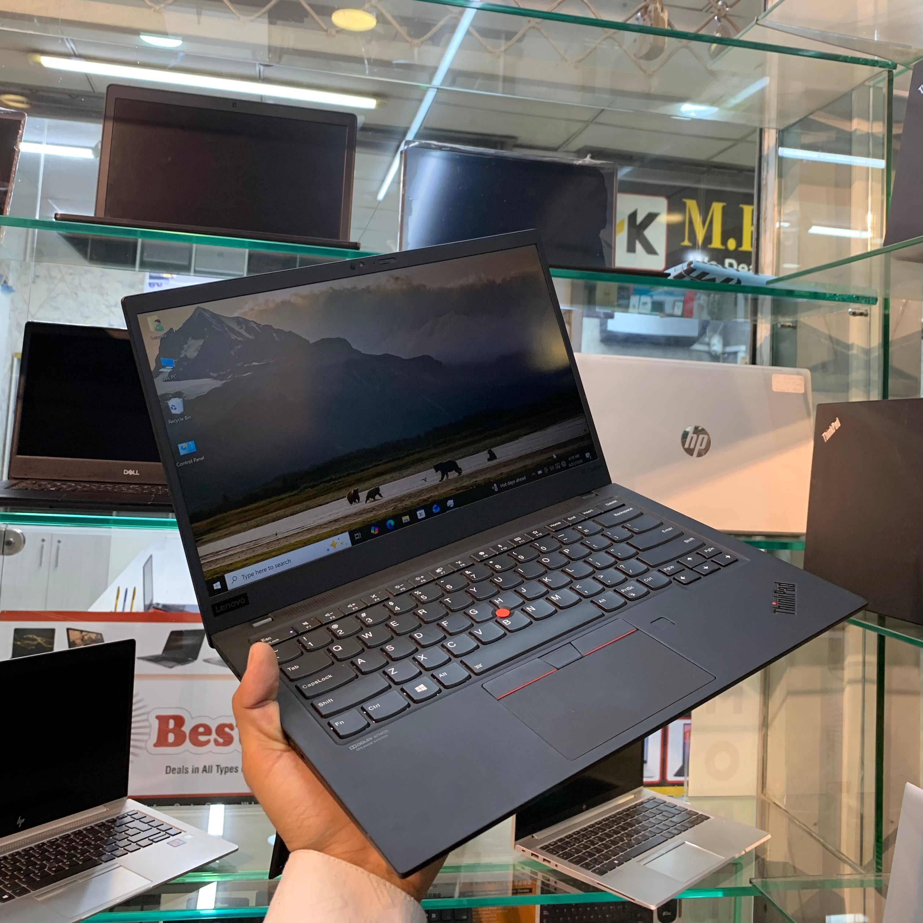 Lenovo ThinkPad X1 CARBON | Core i7 8th Gen | 16GB RAM | 256GB NVMe SSD | 14" FHD FPS |