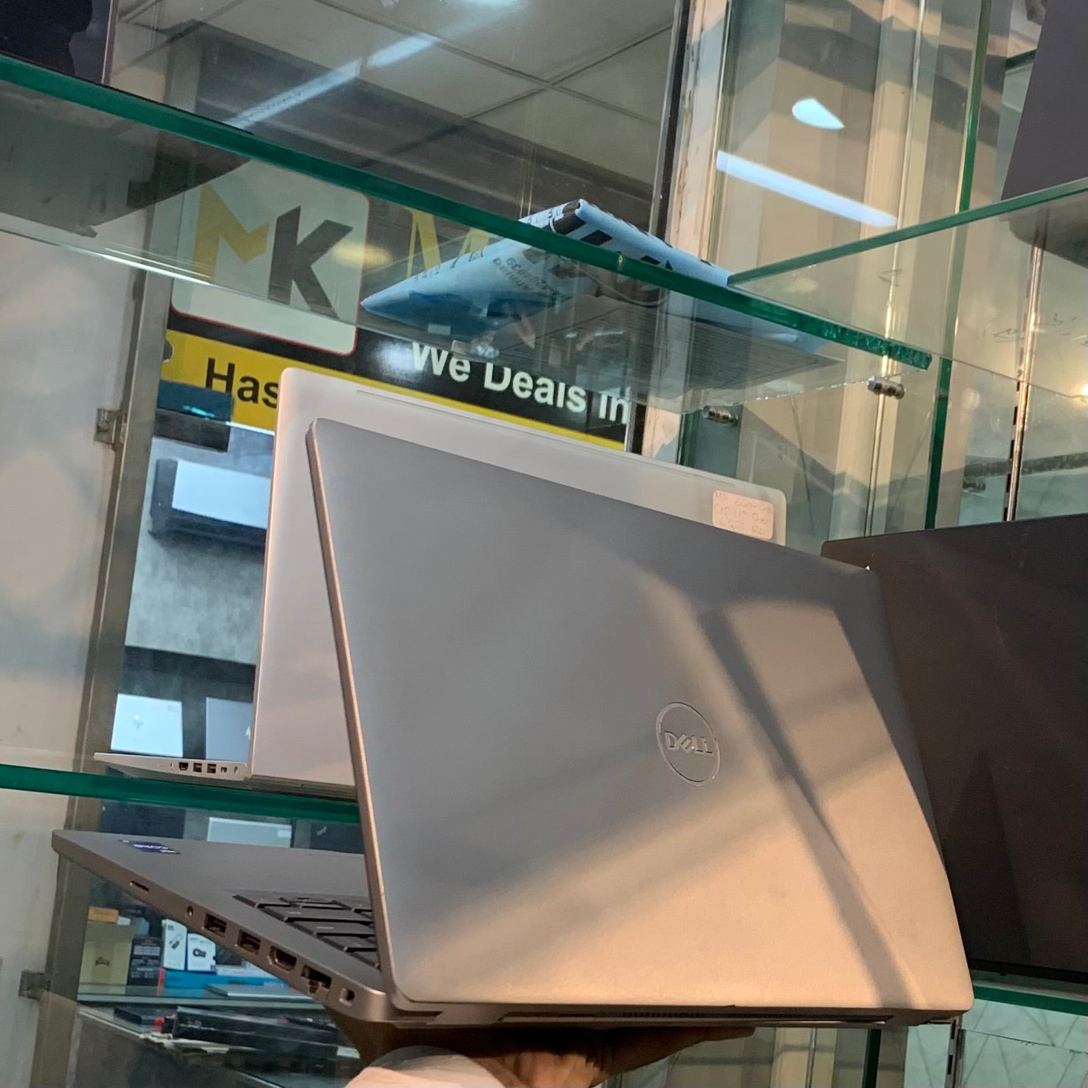 Dell Latitude 5310 | Intel Core i5-10210U 10th Generation 1.8GHz Quad-Core | 08GB DDR4 | 256GB NVMe SSD | 13" FHD IPS Anti-Glare | Thunderbolt 4 | Backlit Keyboard