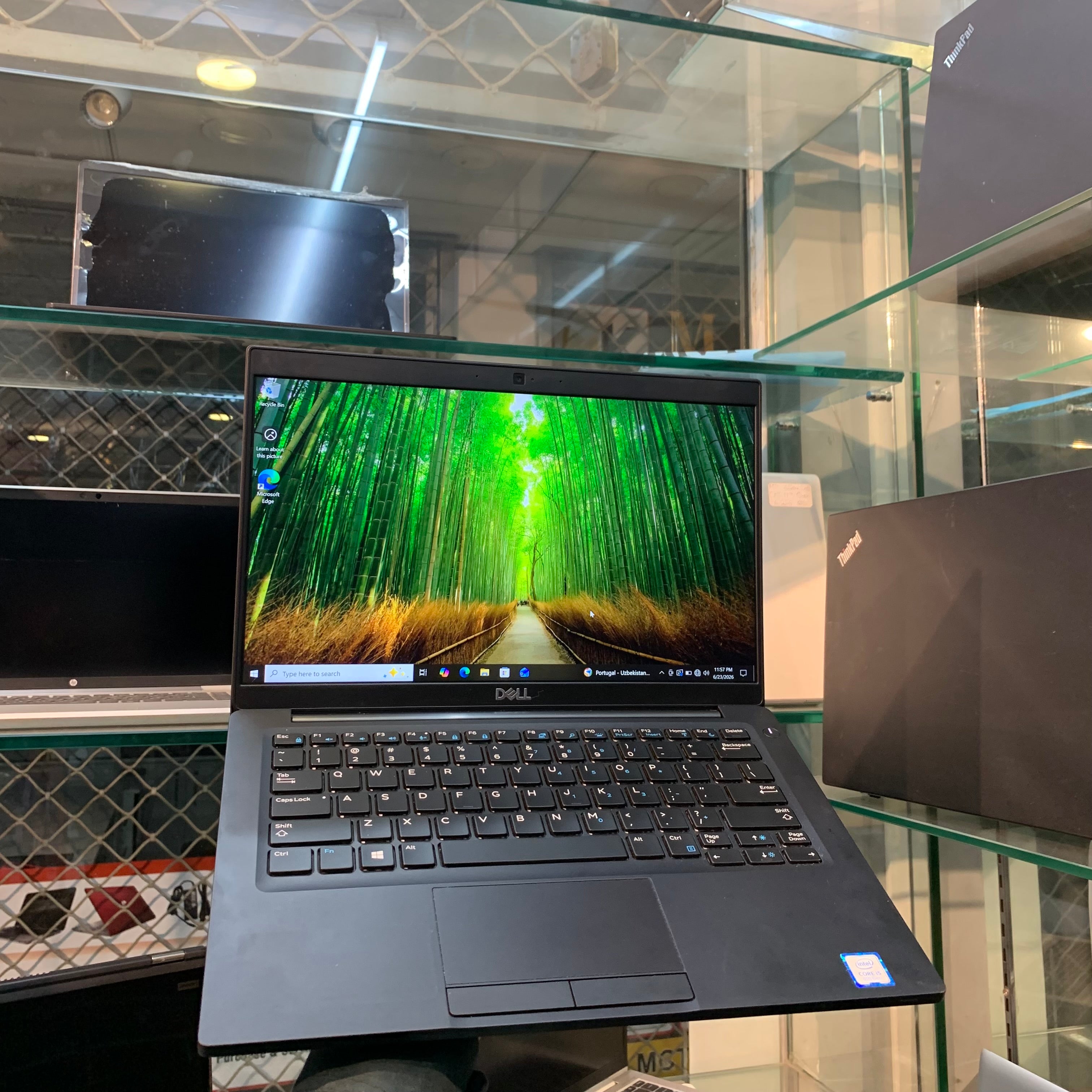 Dell Latitude 7390 | Intel Core i5-8365U 8th Generation 1.7GHz Quad-Core | 08GB DDR4 | 256GB NVMe SSD | 13" FHD IPS Anti-Glare | Thunderbolt 4 | Backlit Keyboard