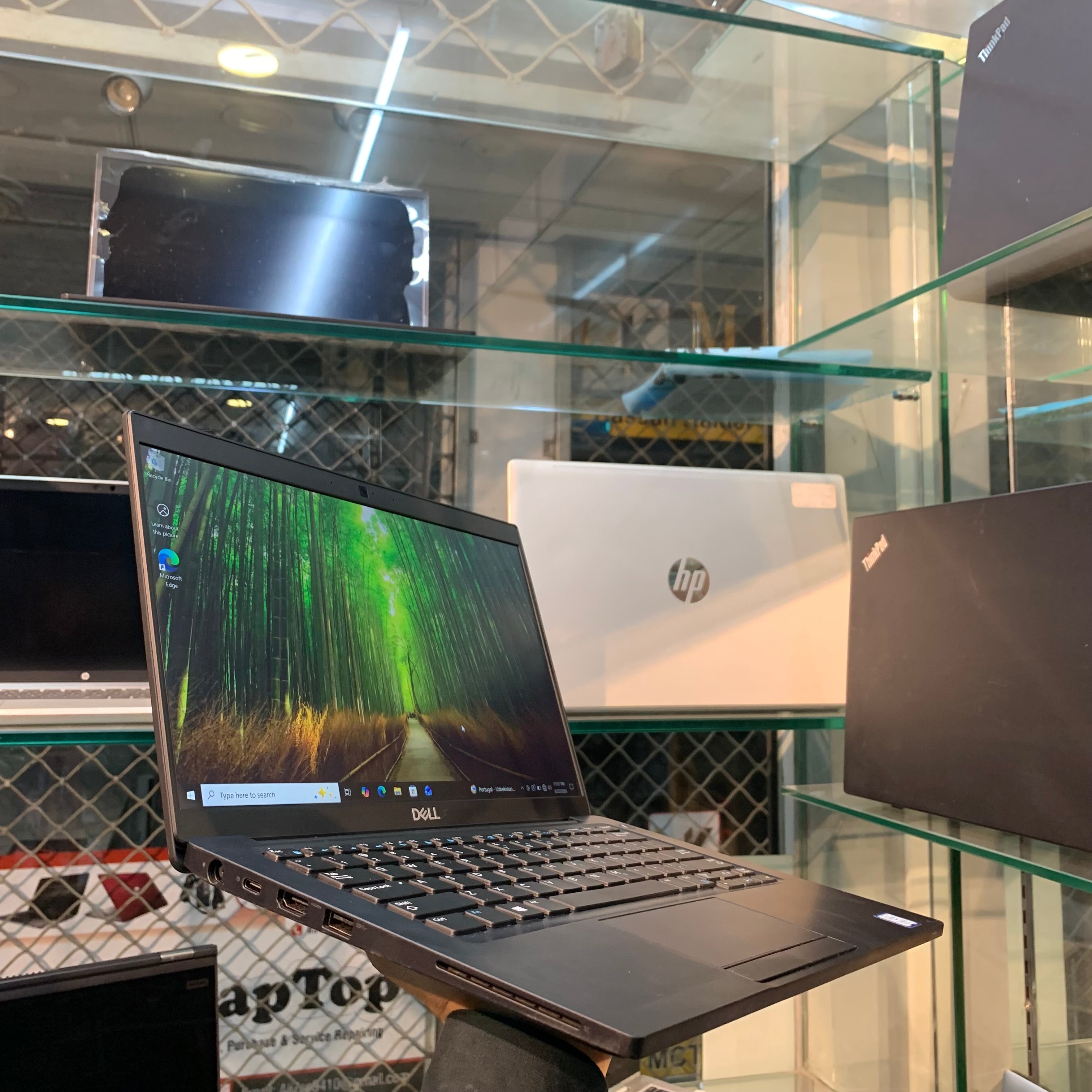 Dell Latitude 7390 | Intel Core i5-8365U 8th Generation 1.7GHz Quad-Core | 08GB DDR4 | 256GB NVMe SSD | 13" FHD IPS Anti-Glare | Thunderbolt 4 | Backlit Keyboard