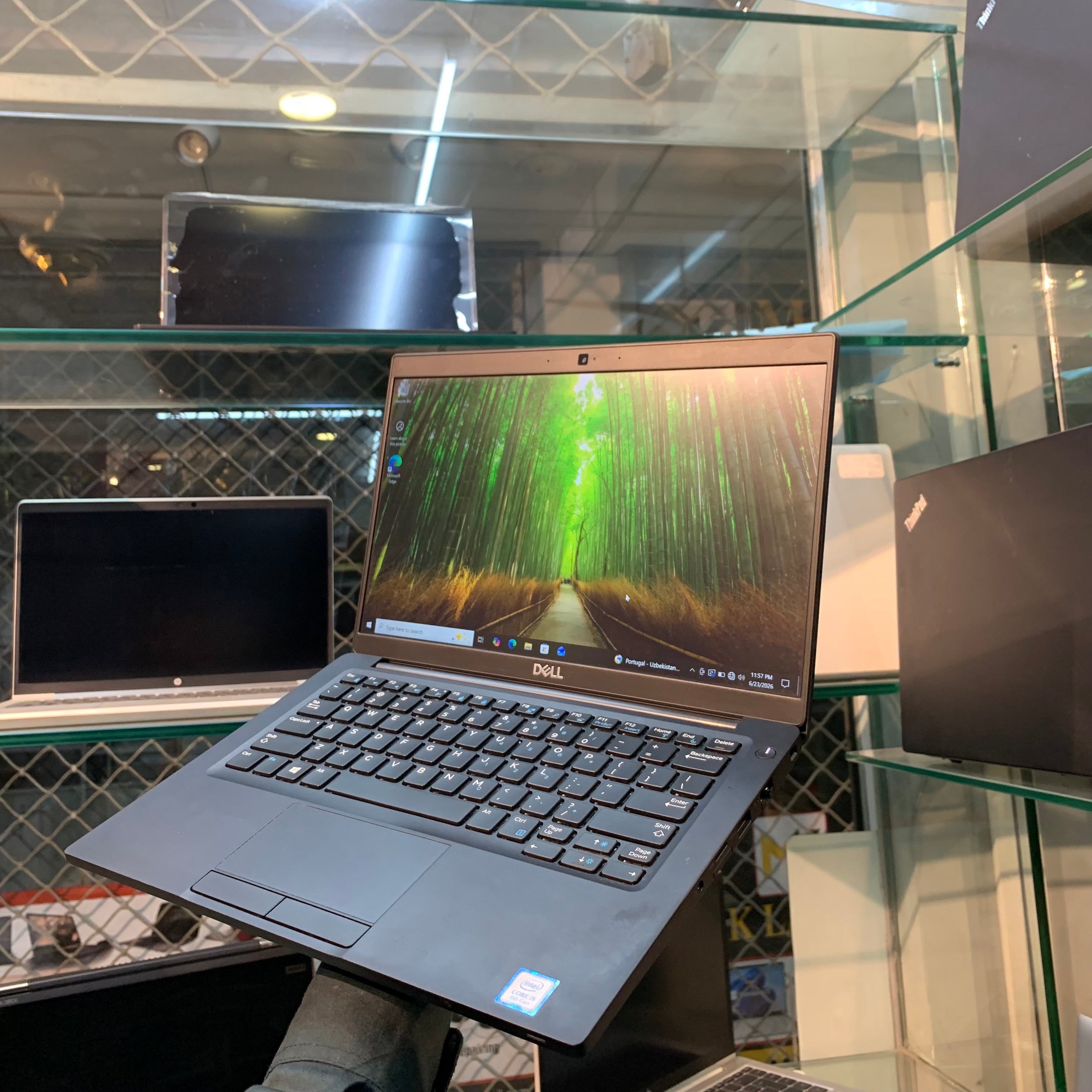 Dell Latitude 7390 | Intel Core i5-8365U 8th Generation 1.7GHz Quad-Core | 08GB DDR4 | 256GB NVMe SSD | 13" FHD IPS Anti-Glare | Thunderbolt 4 | Backlit Keyboard