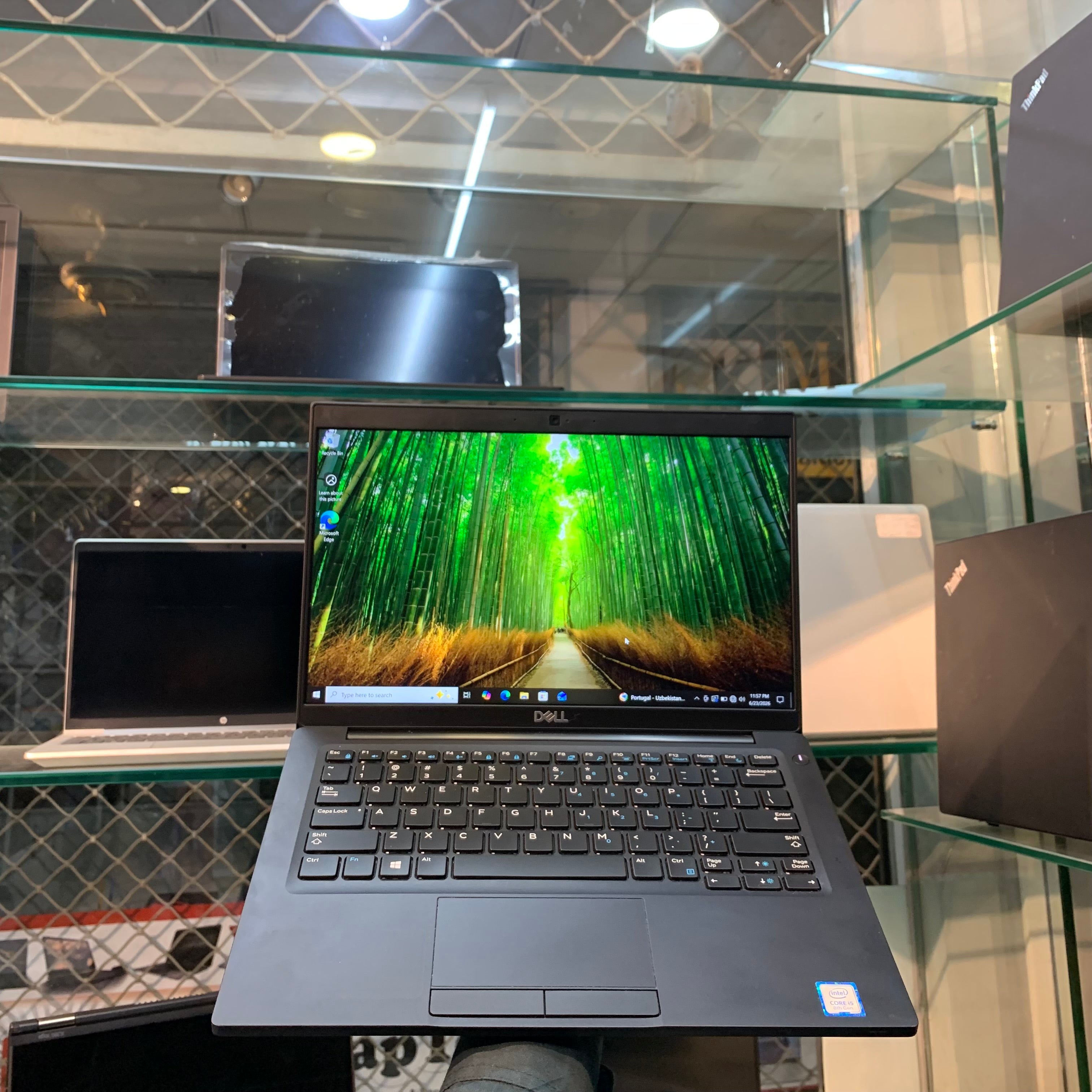 Dell Latitude 7390 | Intel Core i5-8365U 8th Generation 1.7GHz Quad-Core | 08GB DDR4 | 256GB NVMe SSD | 13" FHD IPS Anti-Glare | Thunderbolt 4 | Backlit Keyboard