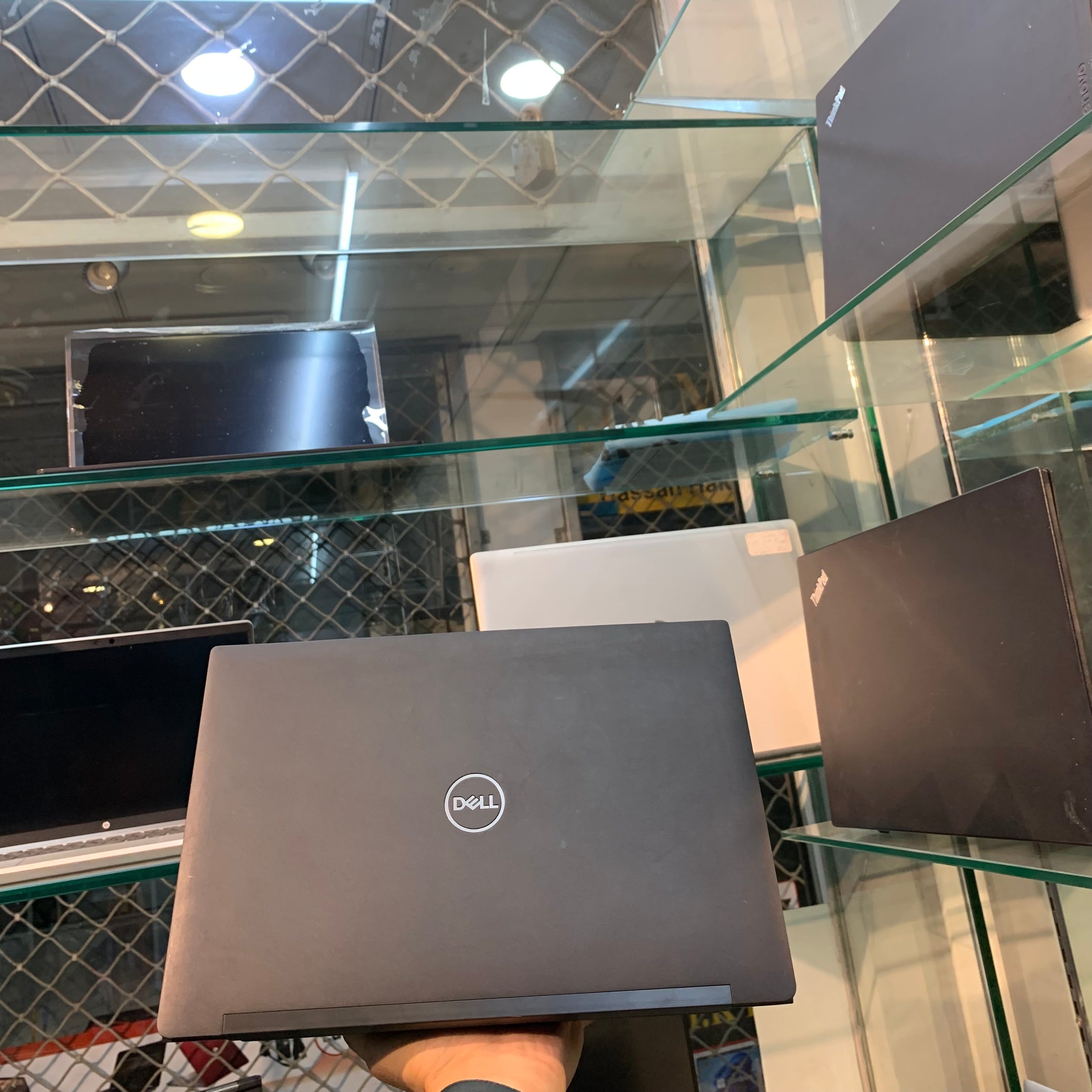Dell Latitude 7490 | Intel Core i7-8650U 8th Generation 1.9GHz Quad-Core | 08GB DDR4 | 256GB NVMe SSD | 14" FHD IPS Anti-Glare | Thunderbolt 4 | Backlit Keyboard