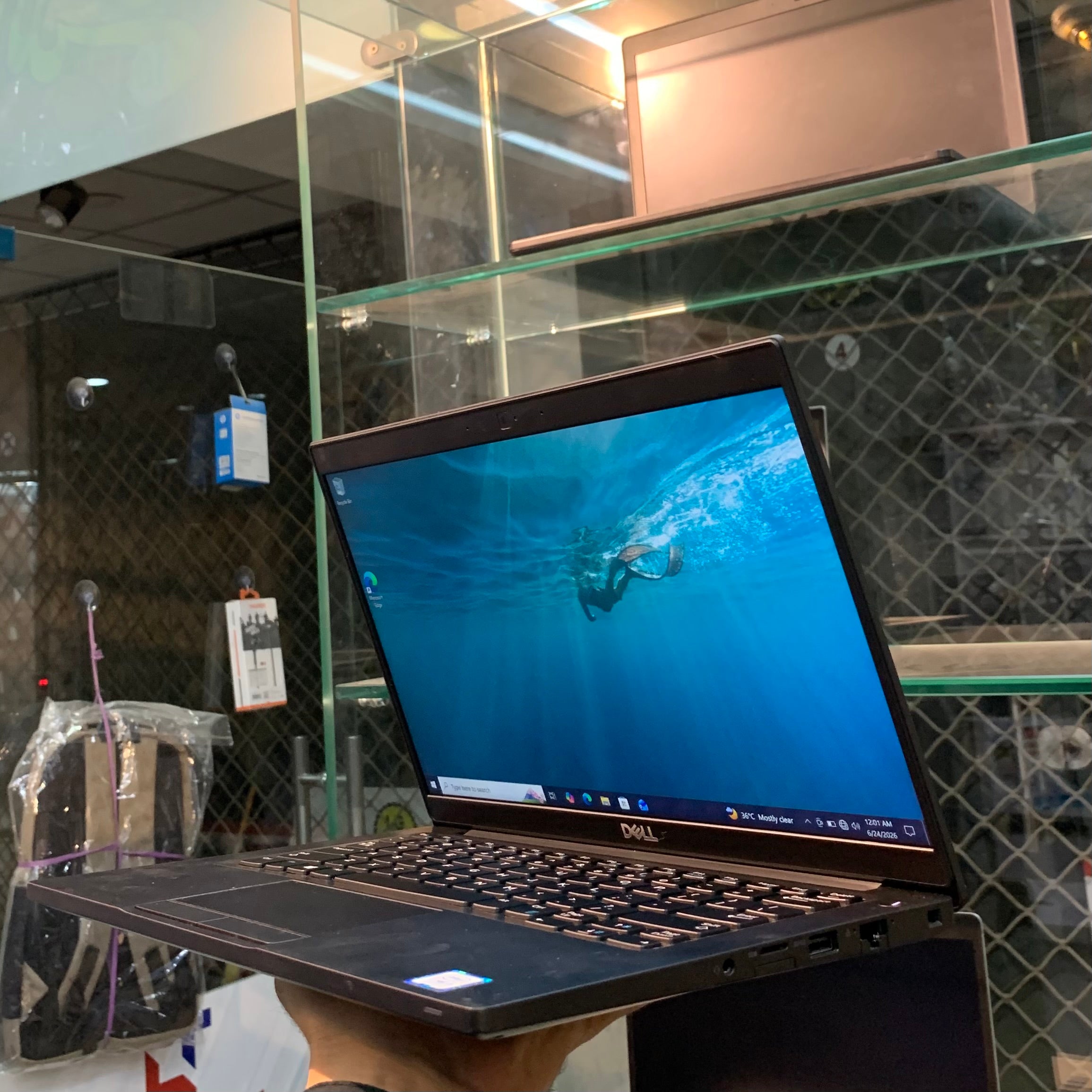 Dell Latitude 5490 | Intel Core i7-8650U 8th Generation 1.9GHz Quad-Core | 08GB DDR4 | 256GB NVMe SSD | 14" FHD IPS Anti-Glare | Thunderbolt 4 | Backlit Keyboard