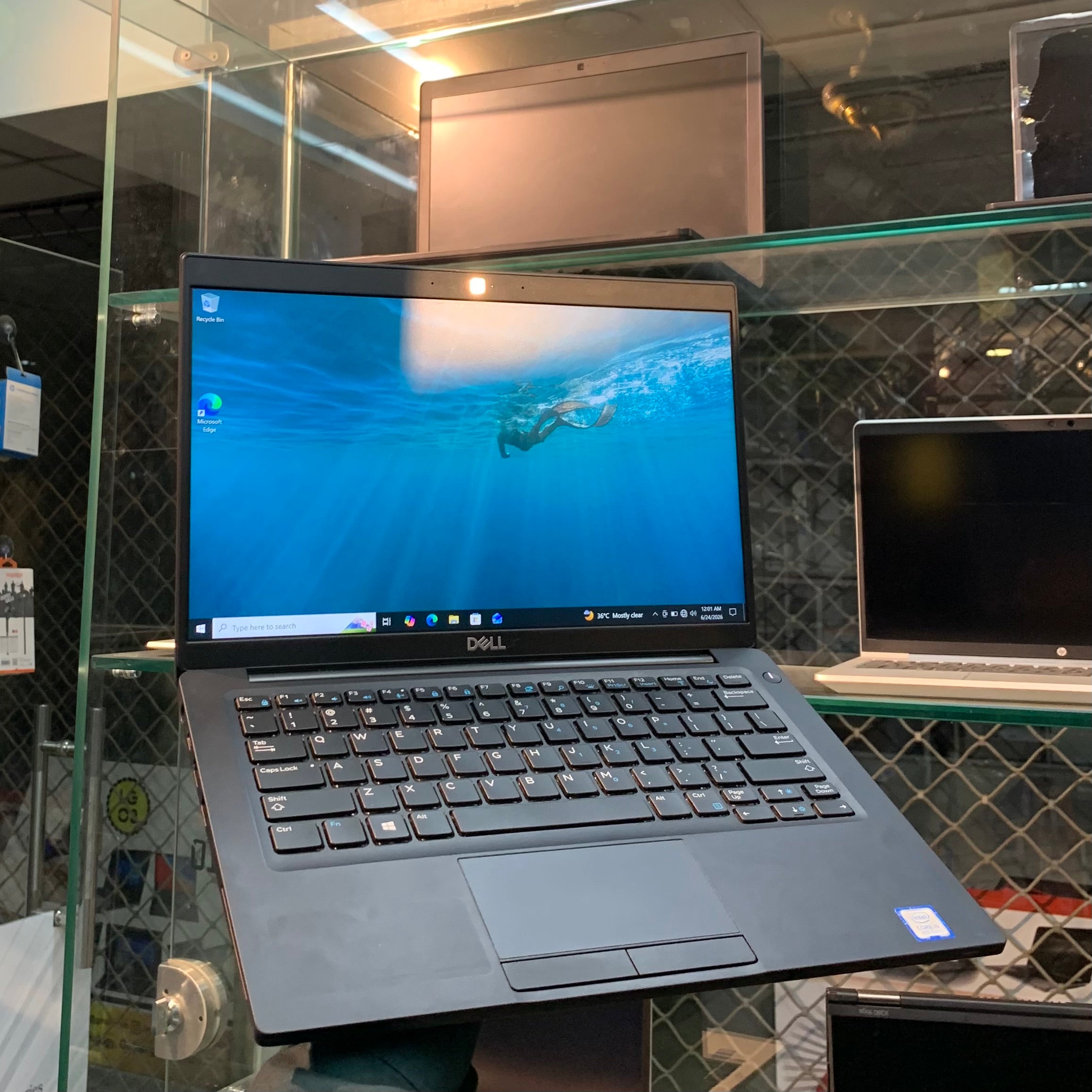 Dell Latitude 7490 | Intel Core i7-8650U 8th Generation 1.9GHz Quad-Core | 08GB DDR4 | 256GB NVMe SSD | 14" FHD IPS Anti-Glare | Thunderbolt 4 | Backlit Keyboard