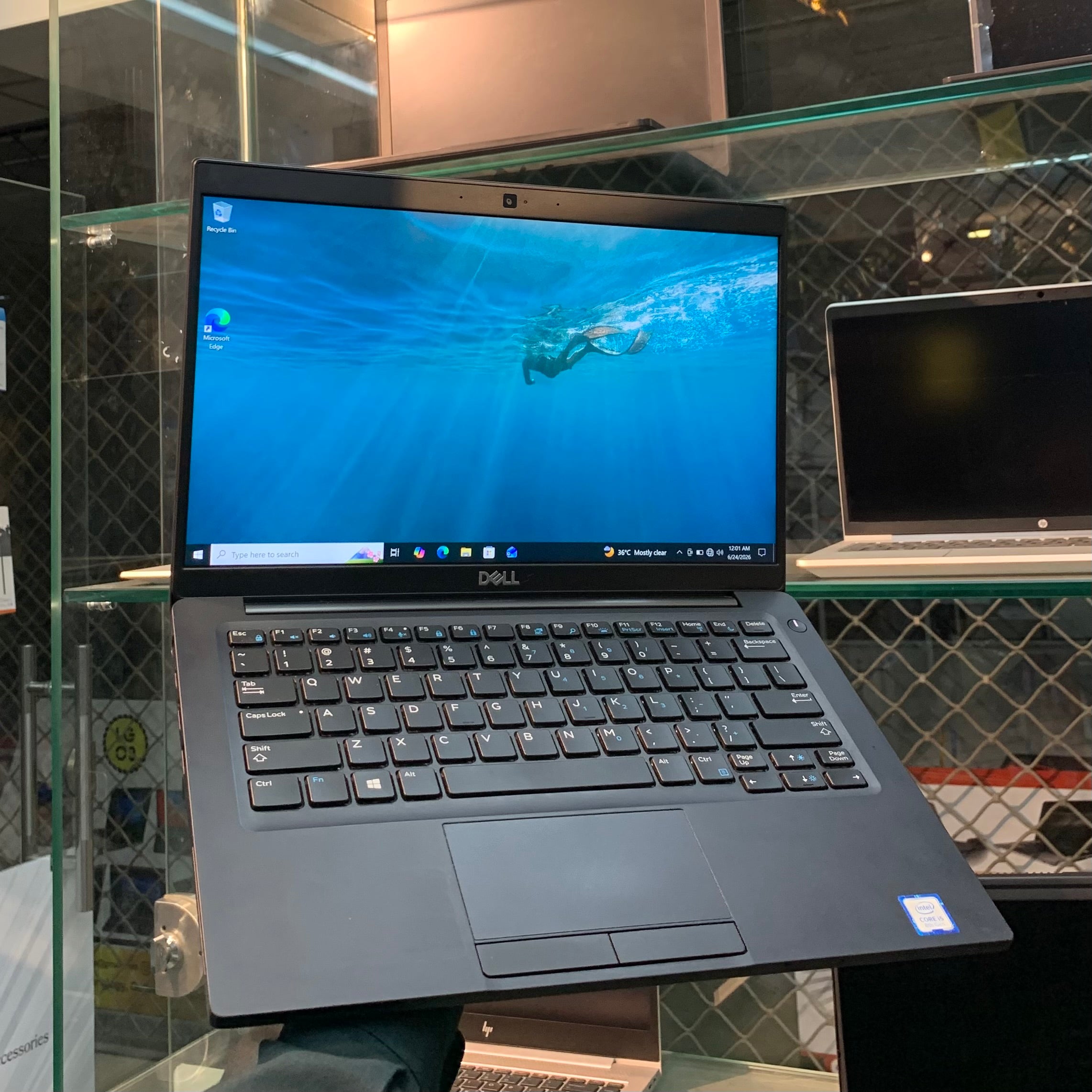 Dell Latitude 7490 | Intel Core i7-8650U 8th Generation 1.9GHz Quad-Core | 08GB DDR4 | 256GB NVMe SSD | 14" FHD IPS Anti-Glare | Thunderbolt 4 | Backlit Keyboard