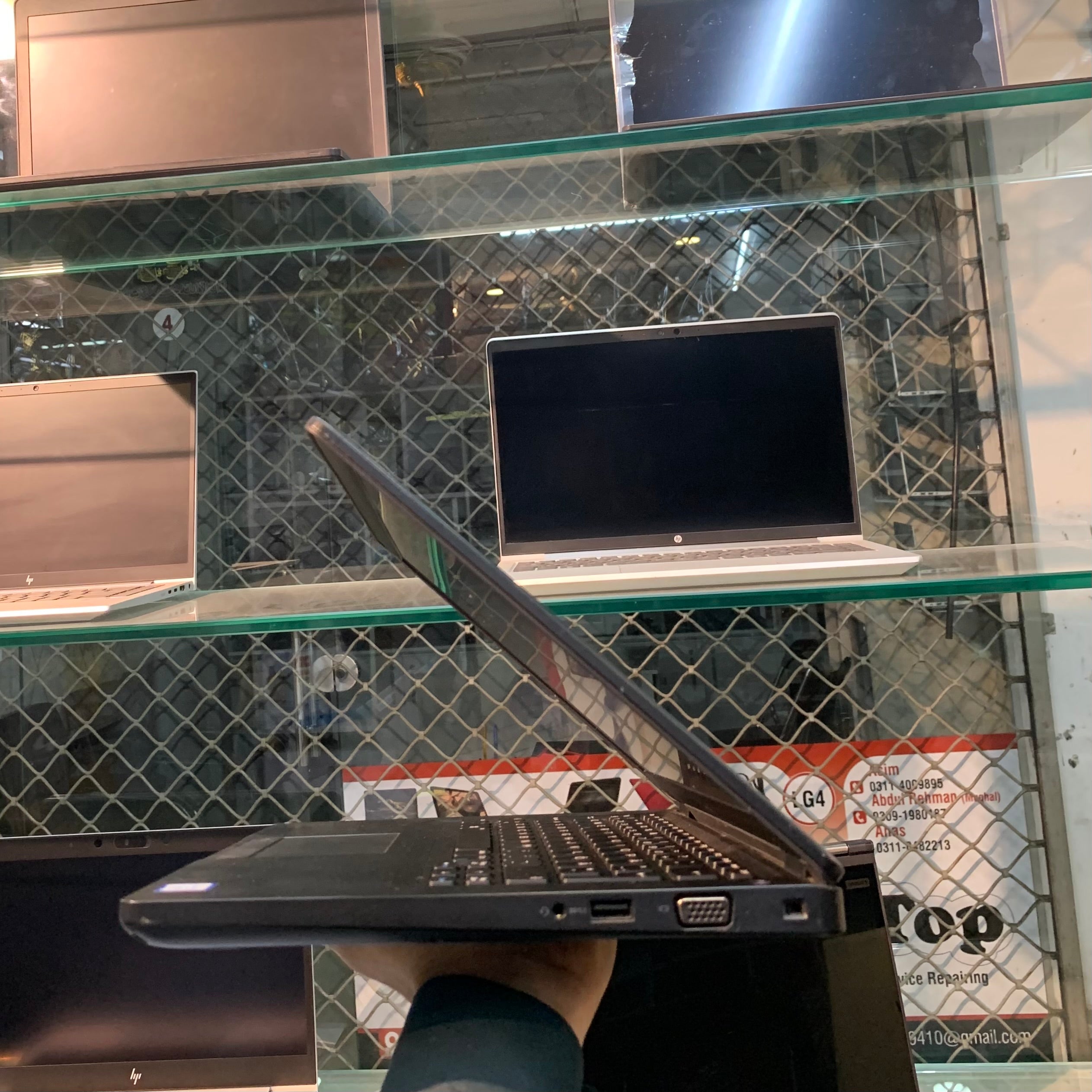 Dell Latitude 5490 | Intel Core i5-8250U 8th Generation 1.9GHz Quad-Core | 08GB DDR4 | 256GB NVMe SSD | 14" FHD IPS Anti-Glare | Thunderbolt 4 | Backlit Keyboard