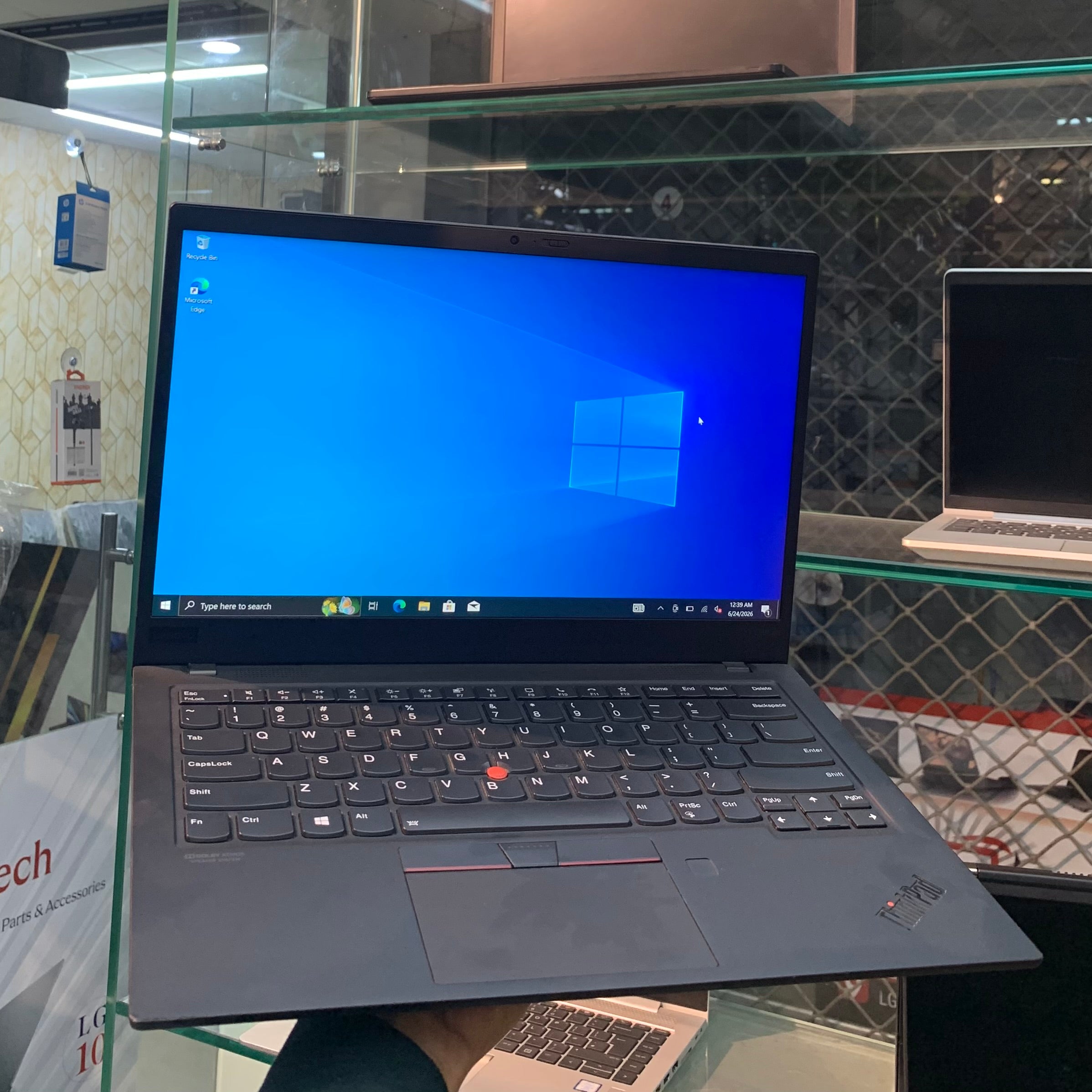 Lenovo ThinkPad X1 CARBON | Core i5 8th Gen | 08GB RAM | 256GB NVMe SSD | 14" FHD FPS |