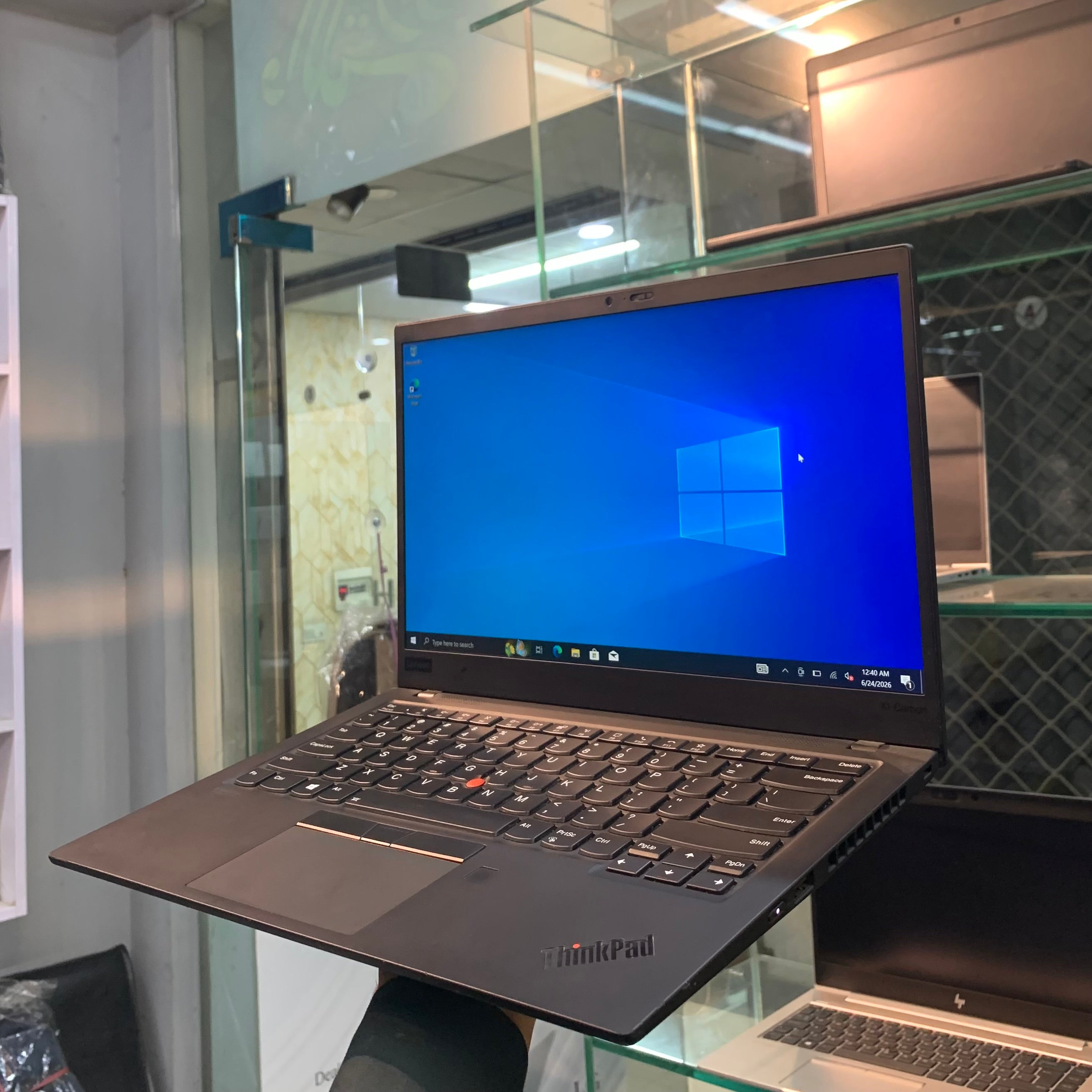 Lenovo ThinkPad X1 CARBON | Core i5 8th Gen | 08GB RAM | 256GB NVMe SSD | 14" FHD FPS |