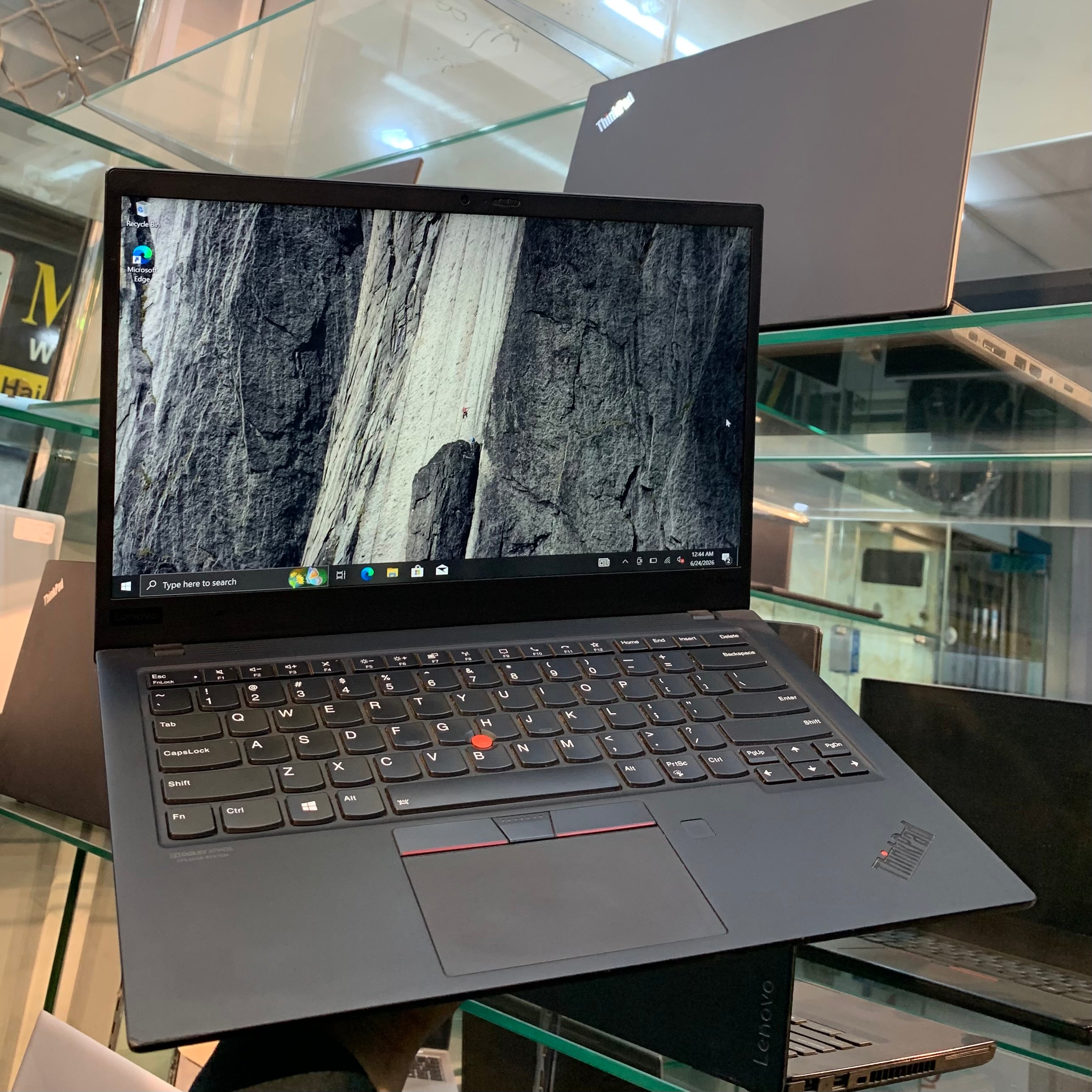 Lenovo ThinkPad X1 CARBON | Core i5 8th Gen | 16GB RAM | 256GB NVMe SSD | 14" FHD FPS |