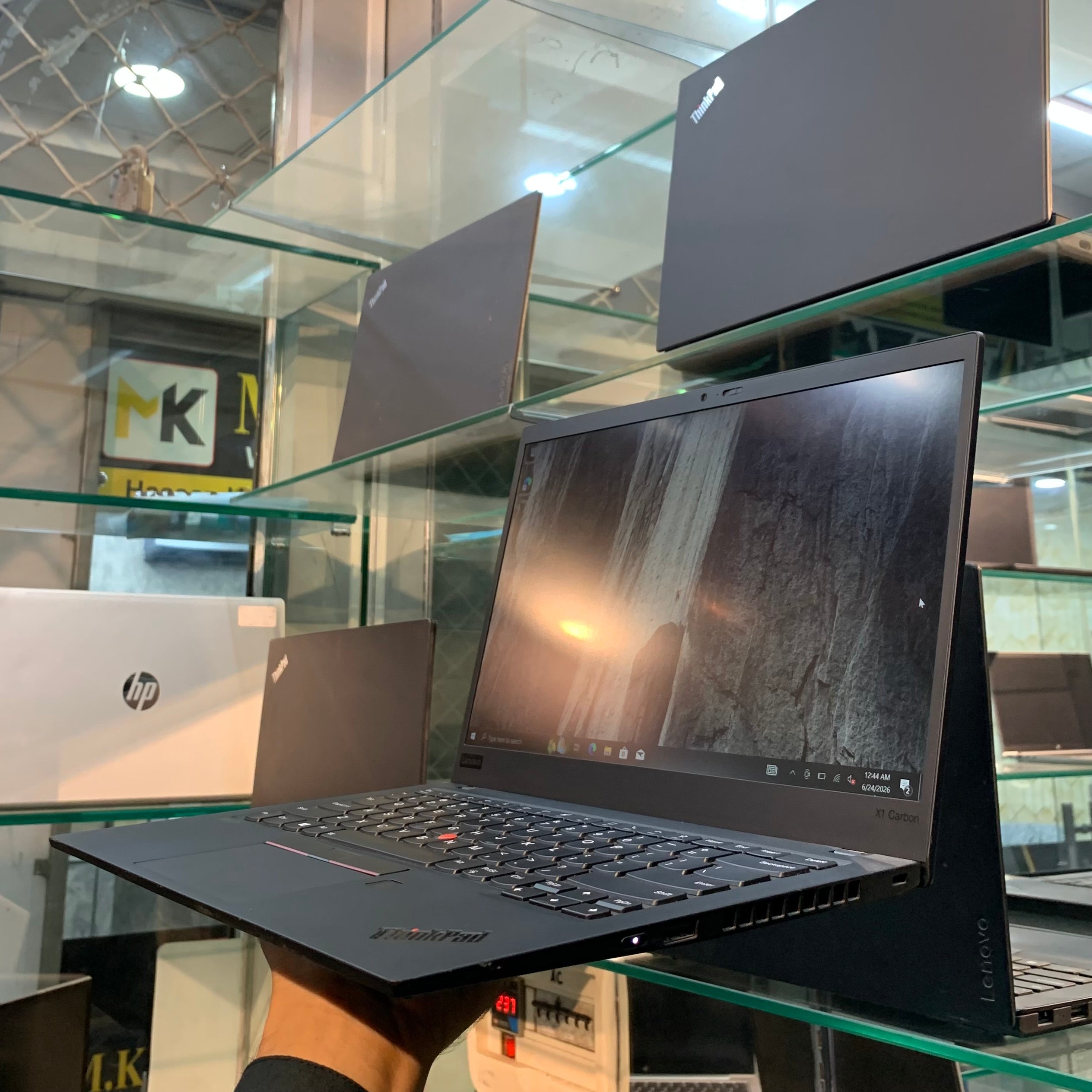 Lenovo ThinkPad X1 CARBON | Core i5 8th Gen | 16GB RAM | 256GB NVMe SSD | 14" FHD FPS |