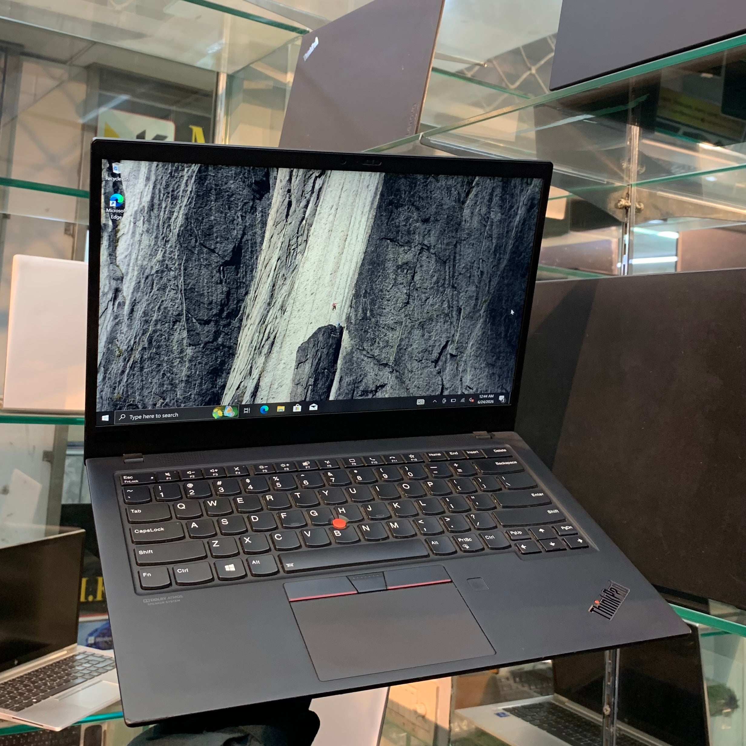 Lenovo ThinkPad X1 CARBON | Core i5 8th Gen | 16GB RAM | 256GB NVMe SSD | 14" FHD FPS |
